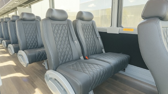 eau claire 25 passenger minibus rental
